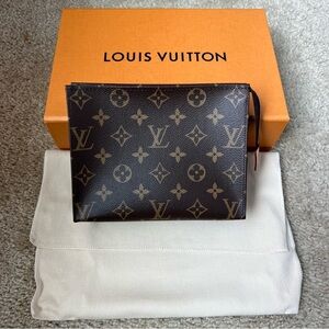 Louis Vuitton Toiletry 19 monogram pouch new in box